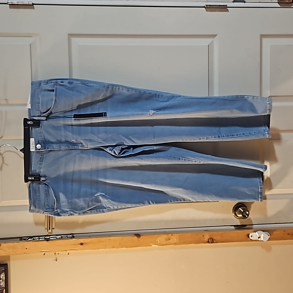 NICOLE MILLER SOHO HIGH RISE SLIM STRAIGHT: DISTRESSED: NEW WITH TAG: SIZE 20